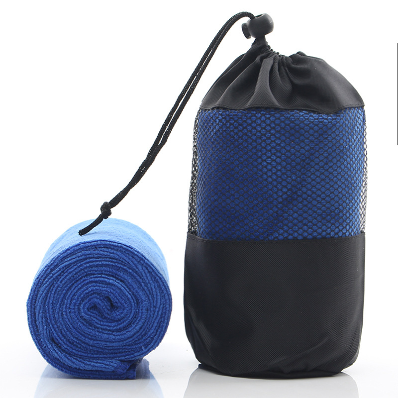 Sportos törölköző - izzadság-elnyelés és logó testreszabás, 120 g, 80% poliészter + 20% poliamid, izzadság felszívódása 0–5 s, hímzés és nyomtatás