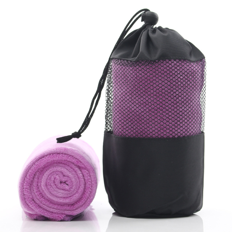 Sportos törölköző - izzadság-elnyelés és logó testreszabás, 120 g, 80% poliészter + 20% poliamid, izzadság felszívódása 0–5 s, hímzés és nyomtatás