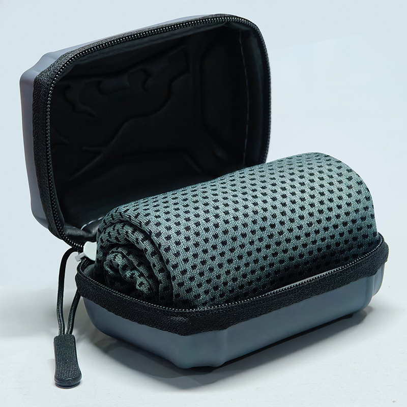 Poliészter sporttörölköző hűsítő érzetével, 120 g, AB szál, logó testreszabható