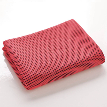 Sporttörölköző edzőterembe és kültéri használatra, mikroszálas, gyorsan száradó, izzadság felszívása (Anyag: mikroszálas; Izzadság felszívása: 5–10 s; Tömeg: 50 g; Szövés: Plain weave)