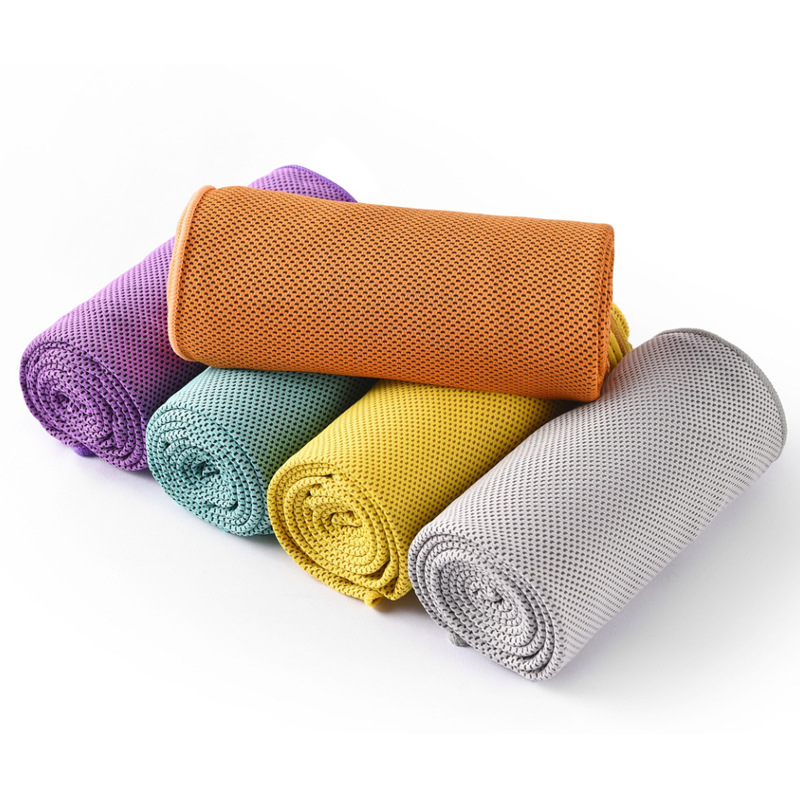 Sporttörölköző edzőterembe és kültéri használatra, mikroszálas, gyorsan száradó, izzadság felszívása (Anyag: mikroszálas; Izzadság felszívása: 5–10 s; Tömeg: 50 g; Szövés: Plain weave)