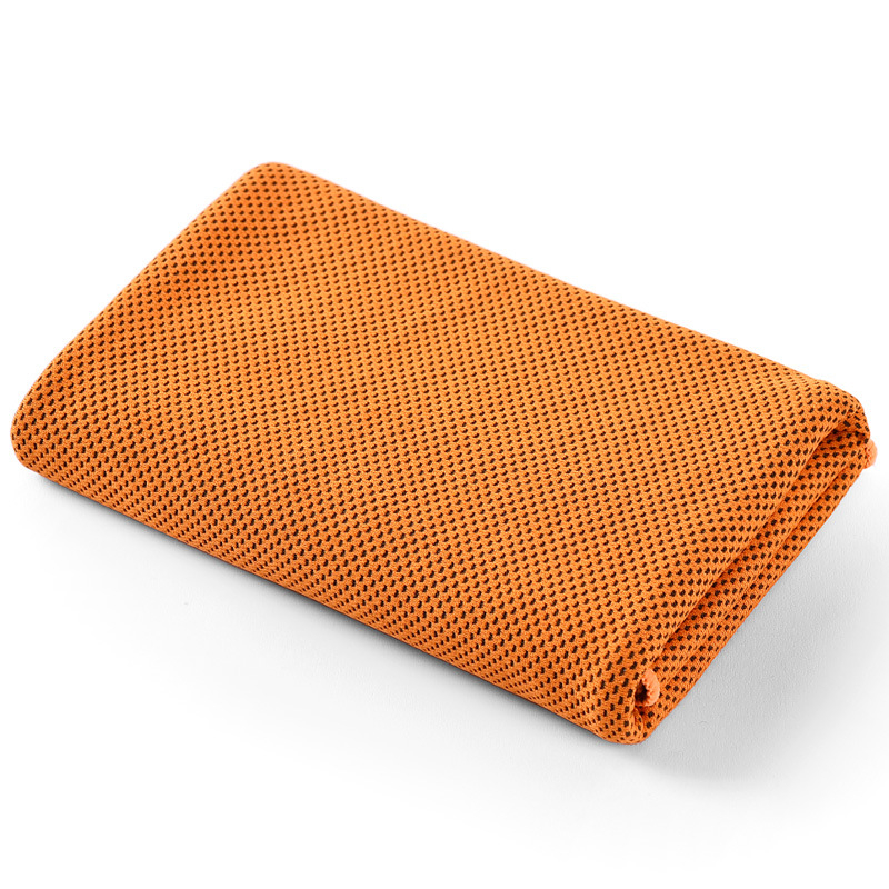 Sporttörölköző edzőterembe és kültéri használatra, mikroszálas, gyorsan száradó, izzadság felszívása (Anyag: mikroszálas; Izzadság felszívása: 5–10 s; Tömeg: 50 g; Szövés: Plain weave)