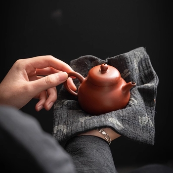 Sugeriaujantis kačių arbatos rankšluostis – medvilnės ir lino audinys, zen stiliaus arbatos ceremonijai