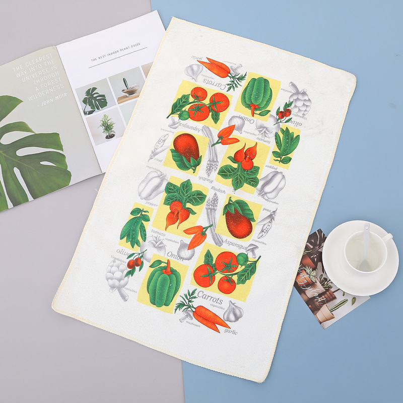 Poliészter mikroszálas konyhai törlőkendő szublimációs nyomtatással, 50 g, nedvességfelvétel 16-20 s, logó nyomtatva, testreszabható