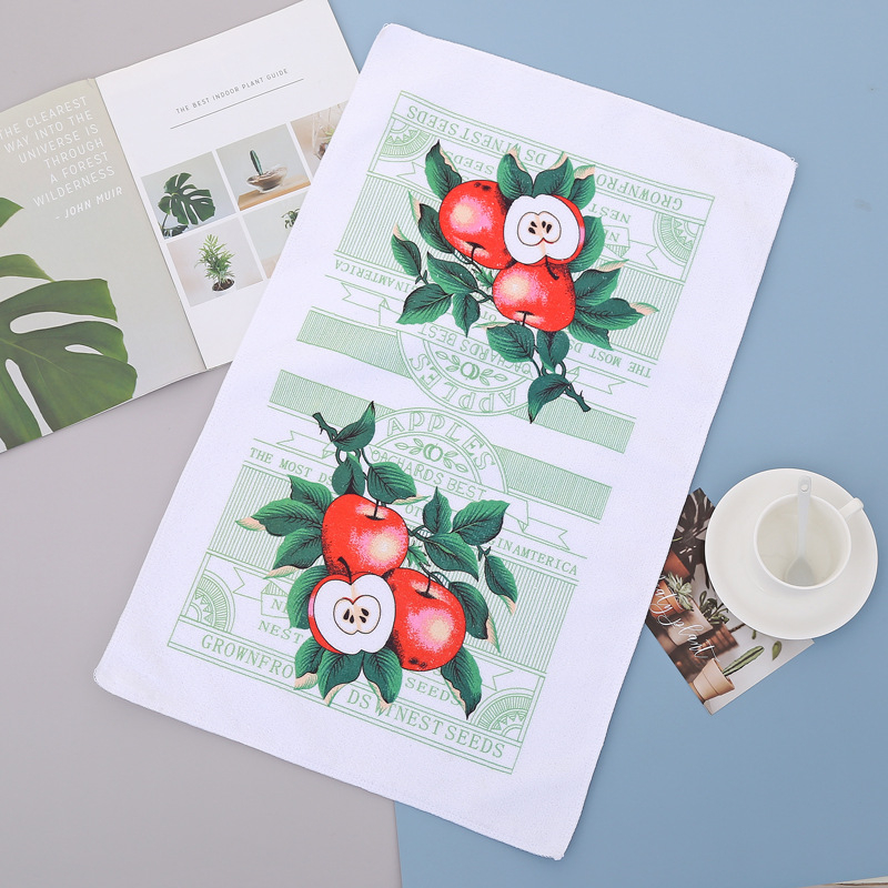 Poliészter mikroszálas konyhai törlőkendő szublimációs nyomtatással, 50 g, nedvességfelvétel 16-20 s, logó nyomtatva, testreszabható