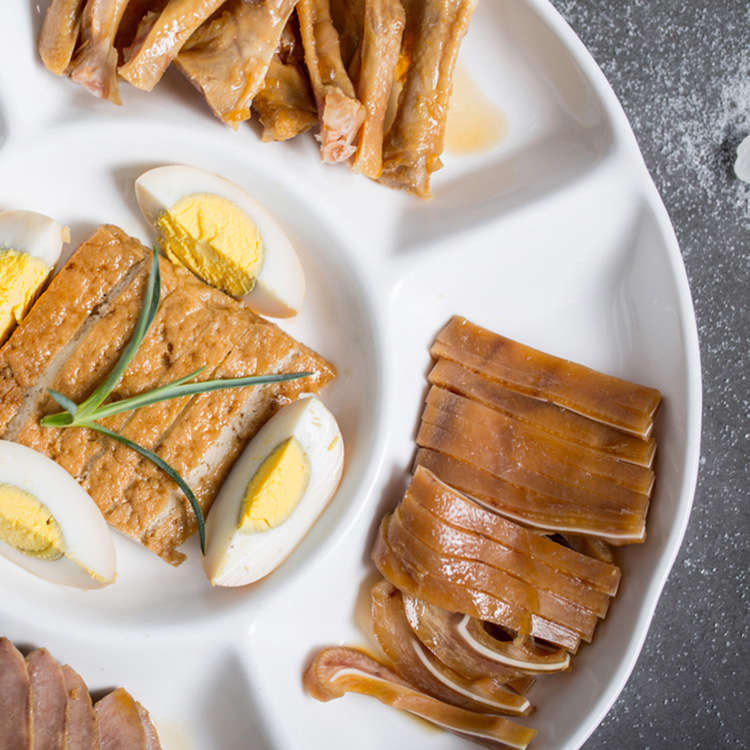 Jaotatud plaaditäidis viie osaga, ümmargune kuju, materjal: siidililled, pind: pritsvärv, mikrolaineahi ei ole sobiv