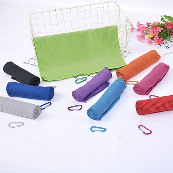 Pamut sporttörölköző hűtő hatással, vízfelvétel 0–5 s, hímzett szegéllyel, logó nyomtatására alkalmas