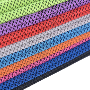 Pamut sporttörölköző hűtő hatással, vízfelvétel 0–5 s, hímzett szegéllyel, logó nyomtatására alkalmas