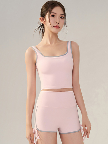 Divdaļīgs jogas komplekts: bez piedurknēm augšdaļa ar iebūvētām krūšu kupām un īsām šortēm, neilons-elastāns 80/20, vasara 2025