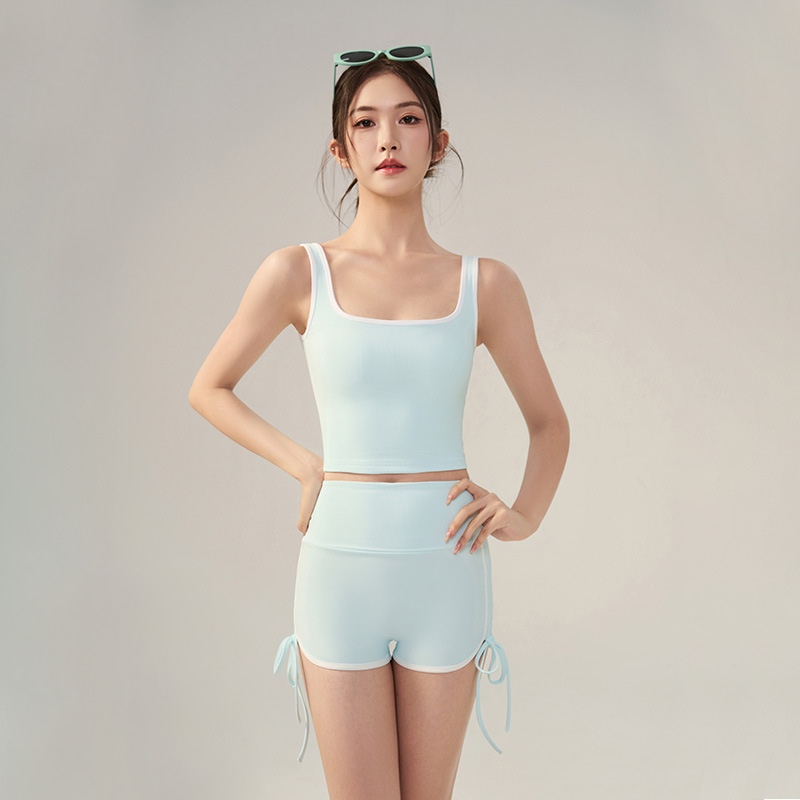 Divdaļīgs jogas komplekts: bez piedurknēm augšdaļa ar iebūvētām krūšu kupām un īsām šortēm, neilons-elastāns 80/20, vasara 2025