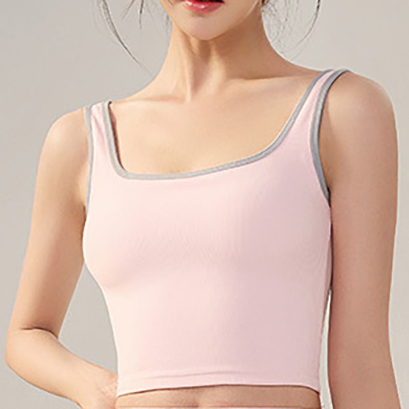 Divdaļīgs jogas komplekts: bez piedurknēm augšdaļa ar iebūvētām krūšu kupām un īsām šortēm, neilons-elastāns 80/20, vasara 2025