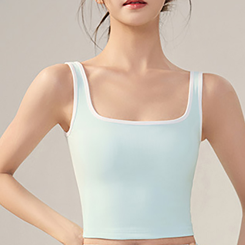 Divdaļīgs jogas komplekts: bez piedurknēm augšdaļa ar iebūvētām krūšu kupām un īsām šortēm, neilons-elastāns 80/20, vasara 2025