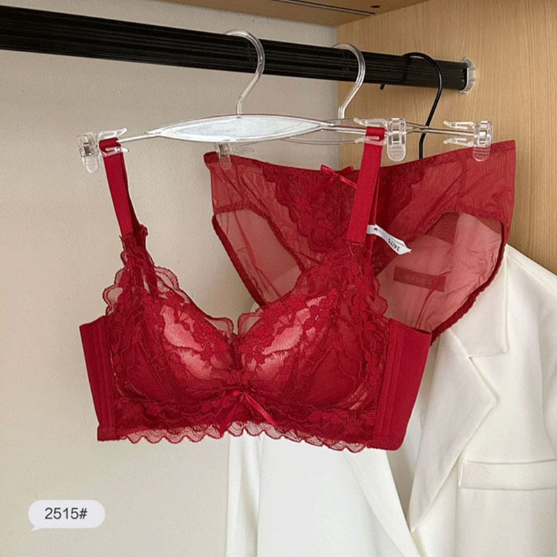 Bezvadu push-up krūšturis ar 3/4 kausu, mežģīņu apdare, neilona audums (formas krūšu kauss: augšdaļa plāna, apakšdaļa bieza)