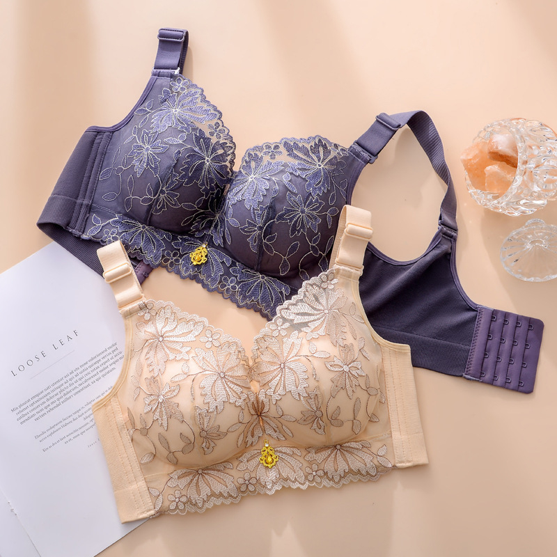 Mežģīņu push-up krūšturis, bez stieplēm, izšūts, regulējamas siksnas, kupi no putām, aizmugurē četru rindu aizdare