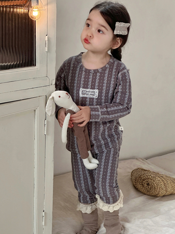Vaikų pižamų komplektas rudeniui - Lycra medvilnė (93.3% medvilnė), Korėjos stiliaus, 3–8 metų amžiaus, kvėpuojantis ir šiltas, raštai: dryželiai, karikatūros, raidės, gėlės, taškeliai