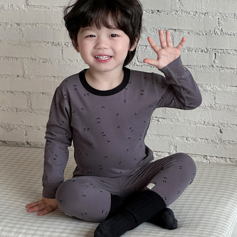 Vaikų pižamų komplektas rudeniui - Lycra medvilnė (93.3% medvilnė), Korėjos stiliaus, 3–8 metų amžiaus, kvėpuojantis ir šiltas, raštai: dryželiai, karikatūros, raidės, gėlės, taškeliai