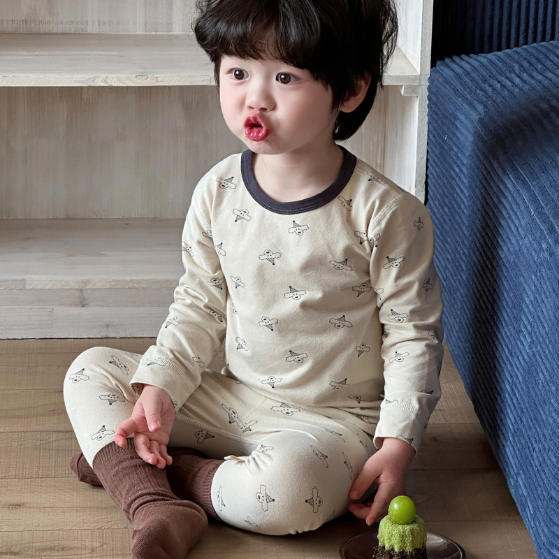 Vaikų pižamų komplektas rudeniui - Lycra medvilnė (93.3% medvilnė), Korėjos stiliaus, 3–8 metų amžiaus, kvėpuojantis ir šiltas, raštai: dryželiai, karikatūros, raidės, gėlės, taškeliai