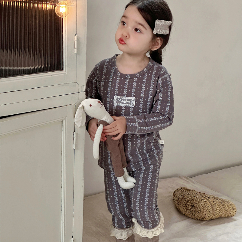 Vaikų pižamų komplektas rudeniui - Lycra medvilnė (93.3% medvilnė), Korėjos stiliaus, 3–8 metų amžiaus, kvėpuojantis ir šiltas, raštai: dryželiai, karikatūros, raidės, gėlės, taškeliai