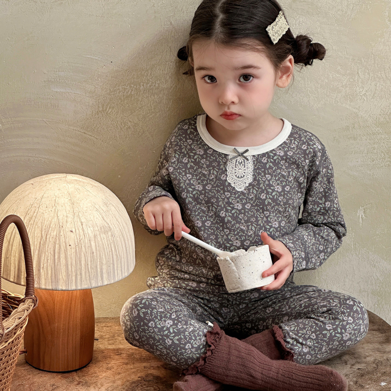 Vaikų pižamų komplektas rudeniui - Lycra medvilnė (93.3% medvilnė), Korėjos stiliaus, 3–8 metų amžiaus, kvėpuojantis ir šiltas, raštai: dryželiai, karikatūros, raidės, gėlės, taškeliai