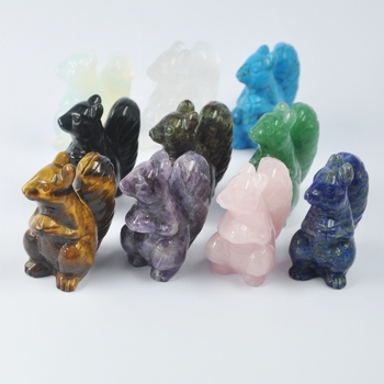 Voverytės brangakmenių skulptūra – išgraviruota ir poliruota, tigrojo akies akmuo, natūrali medžiaga