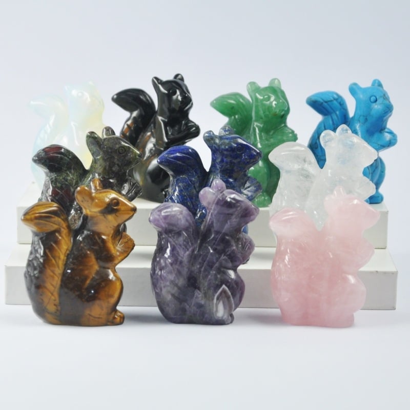 Voverytės brangakmenių skulptūra – išgraviruota ir poliruota, tigrojo akies akmuo, natūrali medžiaga