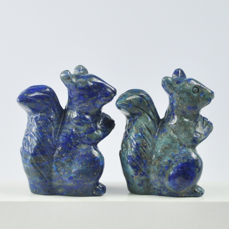 Voverytės brangakmenių skulptūra – išgraviruota ir poliruota, tigrojo akies akmuo, natūrali medžiaga