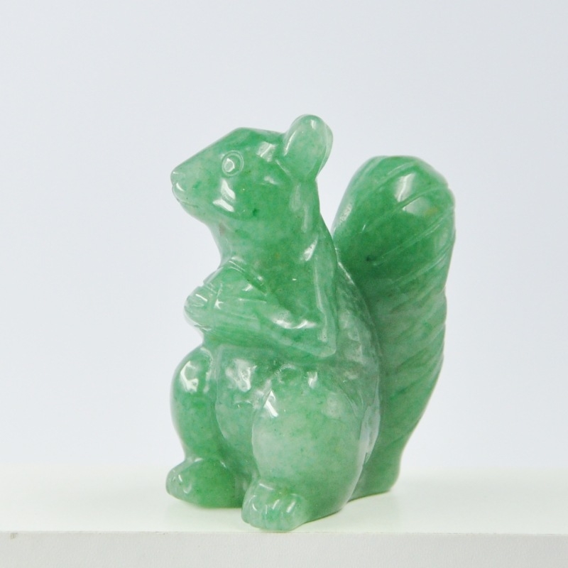 Voverytės brangakmenių skulptūra – išgraviruota ir poliruota, tigrojo akies akmuo, natūrali medžiaga