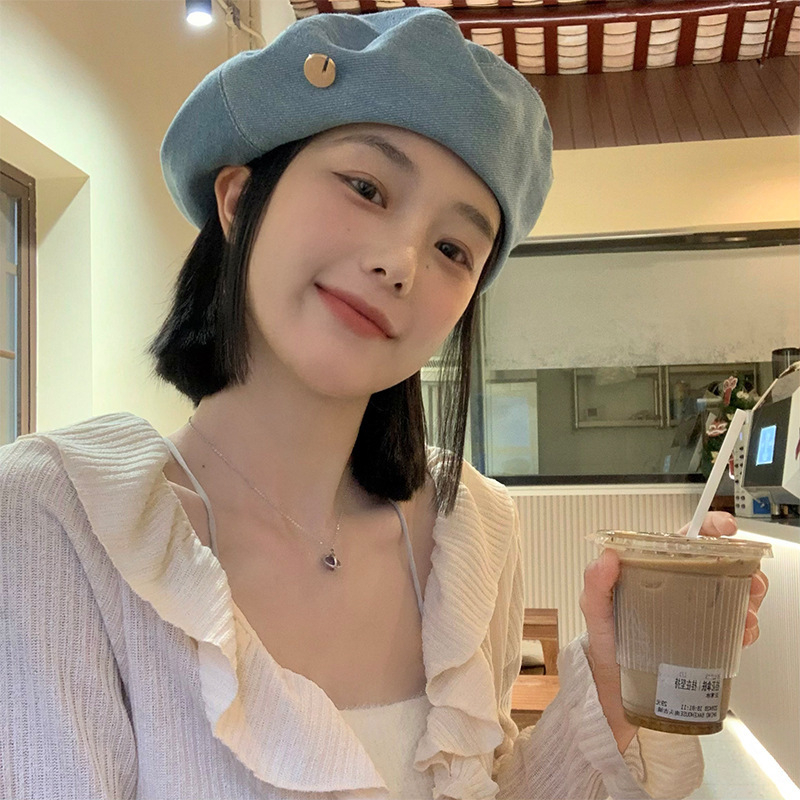 Moteriška dailininkės kepurė iš medvilnės, satino audinys, kupolo viršus, raidžių raštas