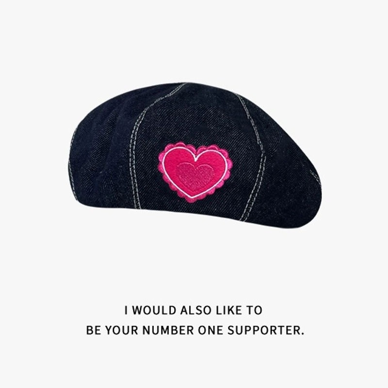 Moteriška dailininkės kepurė iš medvilnės, satino audinys, kupolo viršus, raidžių raštas