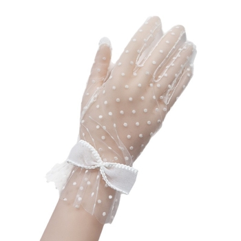 Menyasszonyi kesztyű hálóanyagból, gyöngyös csipkével