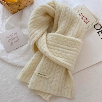 Šal od vunene smjese s kabelastom pletenom – zima 2025