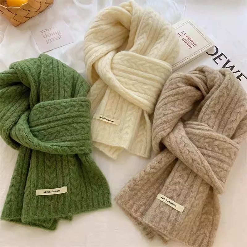 Šal od vunene smjese s kabelastom pletenom – zima 2025