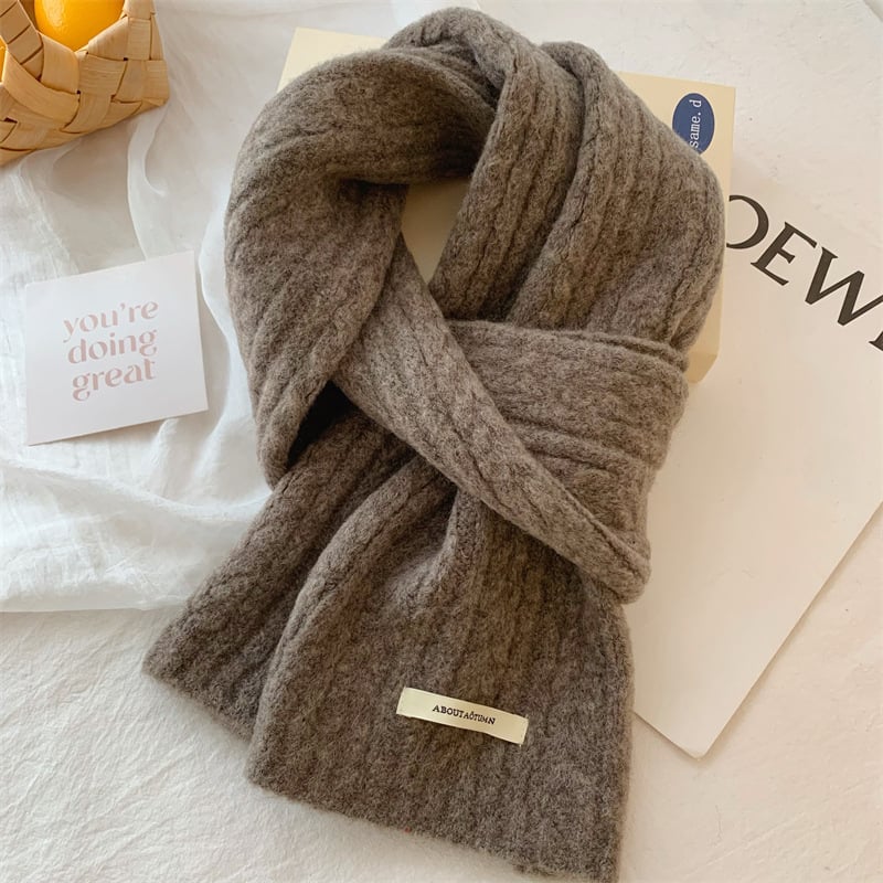 Šal od vunene smjese s kabelastom pletenom – zima 2025