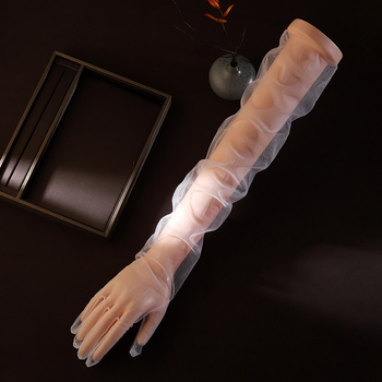 Hepburn-stílusú hosszú hálós menyasszonyi kesztyűk, elegáns retró kiegészítő a menyasszonyi ruhához — minden szezonhoz, 2023 őszén megjelenés