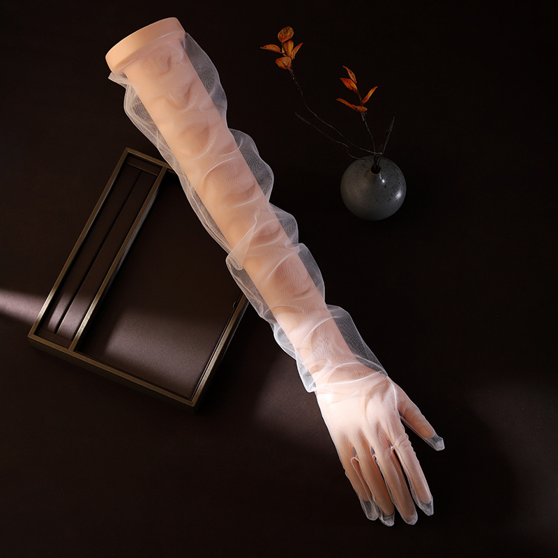 Hepburn-stílusú hosszú hálós menyasszonyi kesztyűk, elegáns retró kiegészítő a menyasszonyi ruhához — minden szezonhoz, 2023 őszén megjelenés