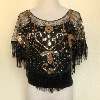 Kapucnis hálókendő geometriai hímzéssel — poliészter, kézi horgolásos szövés, díszítés