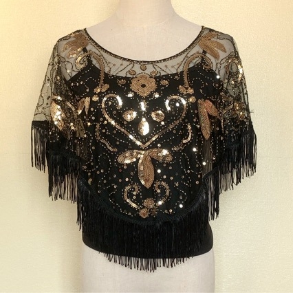 Kapucnis hálókendő geometriai hímzéssel — poliészter, kézi horgolásos szövés, díszítés