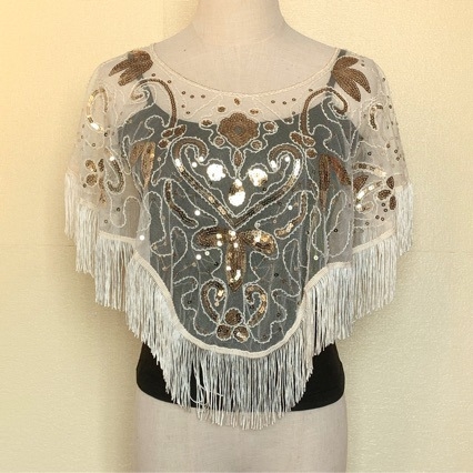 Kapucnis hálókendő geometriai hímzéssel — poliészter, kézi horgolásos szövés, díszítés