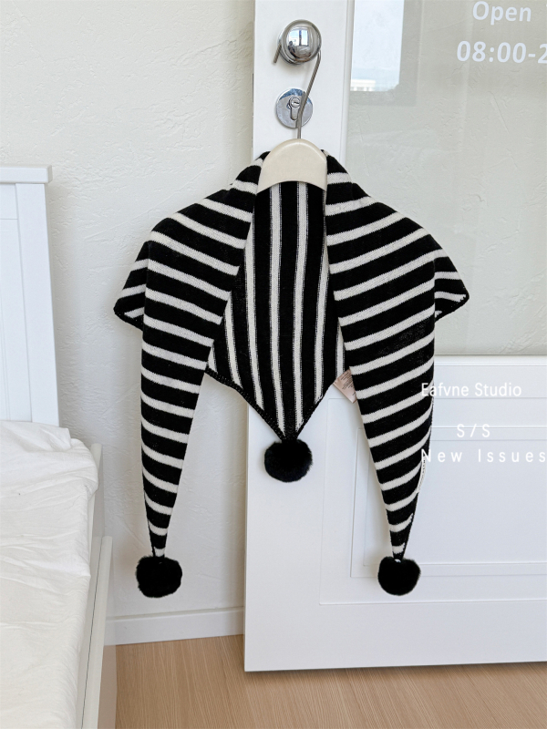 Триъгълен вълнен шал - 100% вълна, плетен, затопля през зимата