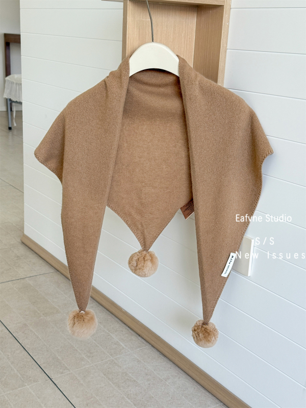 Триъгълен вълнен шал - 100% вълна, плетен, затопля през зимата