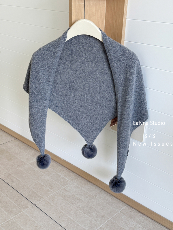 Триъгълен вълнен шал - 100% вълна, плетен, затопля през зимата