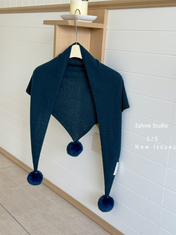 Триъгълен вълнен шал - 100% вълна, плетен, затопля през зимата