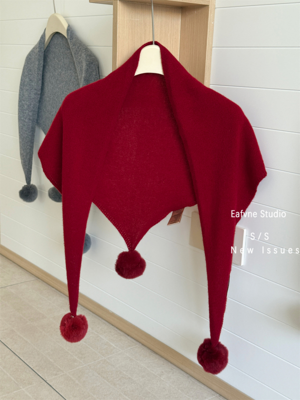 Триъгълен вълнен шал - 100% вълна, плетен, затопля през зимата