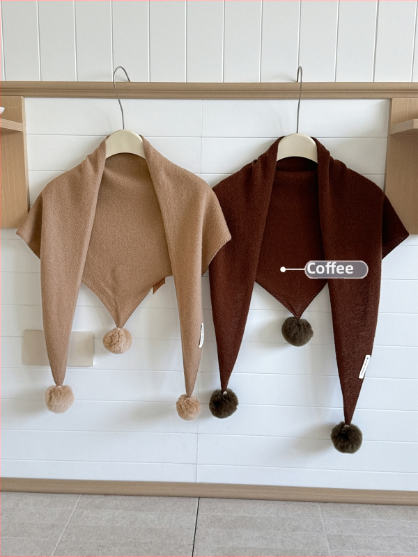 Триъгълен вълнен шал - 100% вълна, плетен, затопля през зимата