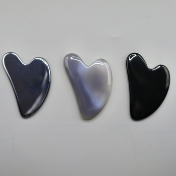 Jade masažo plokštelė su V formos pirštu veidui ir kūnui – poliruota natūralus nefritas, netaisyklingos formos, 99,9% grynumas