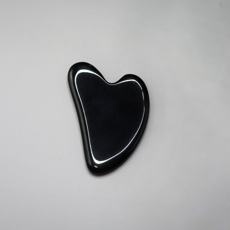 Jade masažo plokštelė su V formos pirštu veidui ir kūnui – poliruota natūralus nefritas, netaisyklingos formos, 99,9% grynumas