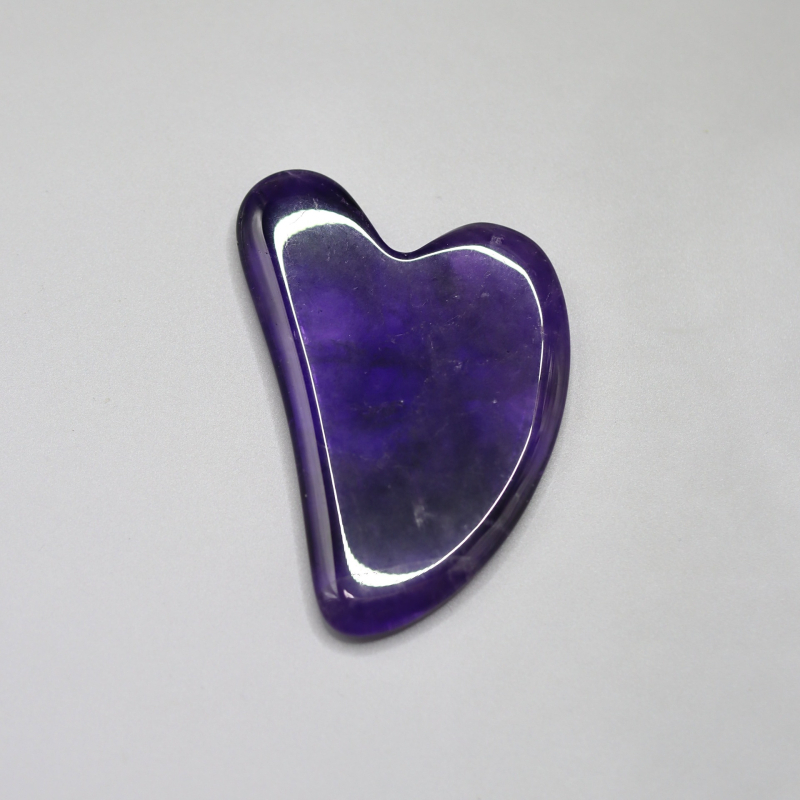 Jade masažo plokštelė su V formos pirštu veidui ir kūnui – poliruota natūralus nefritas, netaisyklingos formos, 99,9% grynumas