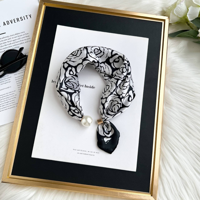 Négyzet alakú poliészter sál, sík szövés, eredeti dizájn, nyomtatás, tavaszi 2025 megjelenés