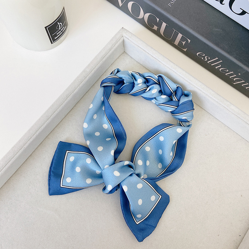 Сатенен шал с точки, тънък лентов стил, ширина 5,5 см, 100% плат, средна дължина