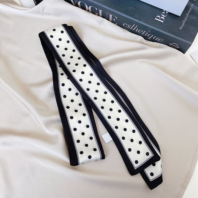 Сатенен шал с точки, тънък лентов стил, ширина 5,5 см, 100% плат, средна дължина